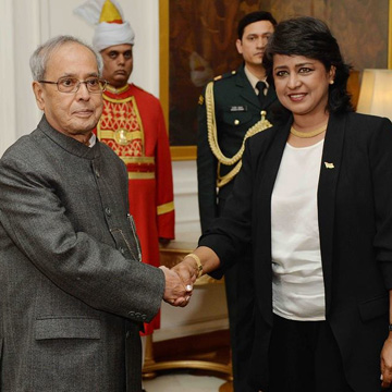 Mauritius' President Dr Ameenah Gurib-Fakim calls on President Mukherjee