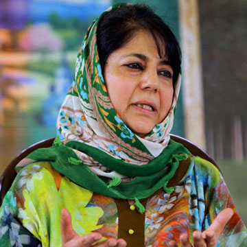 Mehbooba Mufti, Kashmir hopes the daughter can fill her father's big shoes