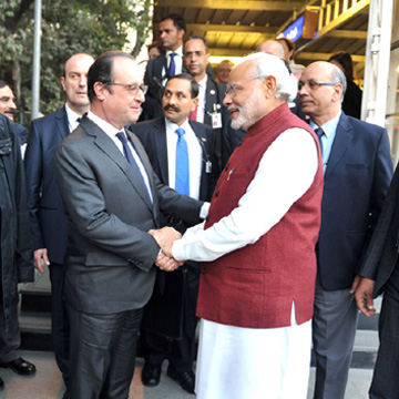 Francois Hollande praises Modi for playing 'important role' in COP21; says focus on anti-terror, climate cooperation