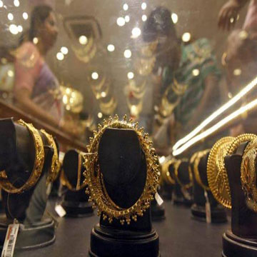 Gold hits one-year high, surges Rs 710 to top Rs 28,000-level