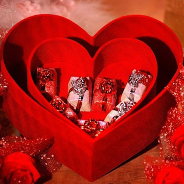 Why lovers buy V-Day presents when it comes with free gifts