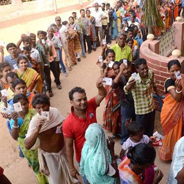 Amid violence, sweltering heat, high polling in 2nd phase West Bengal polls