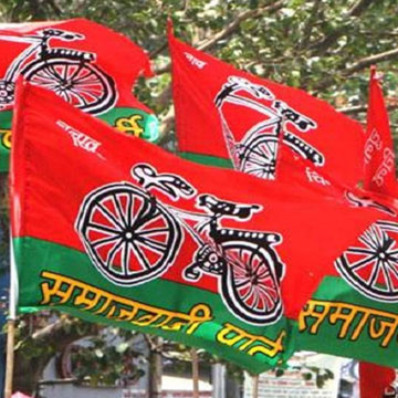 Samajwadi Party's symbol 'cycle' for Akhilesh Yadav, father Mulayam Singh loses first battle