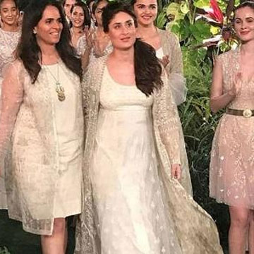 Kareena Kapoor Khan glows as the show stopper for Lakme Fashion Week 2017
