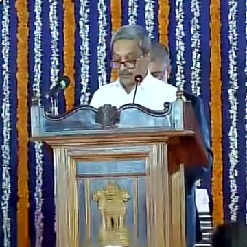 Parrikar takes oath as Goa CM, says mandate fractured, but no MLA wanted to support Congress