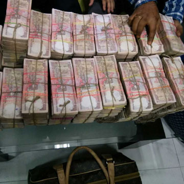 Tamil Nadu man deposits Rs 246 crore old notes, will pay 45% of it as tax in PMGKY scheme