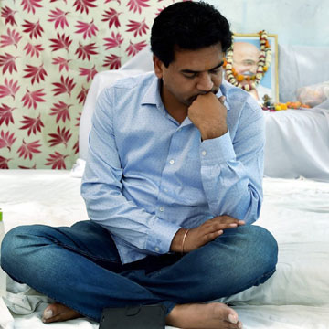 Kapil Mishra attacked by 'AAP supporter' at his Delhi residence