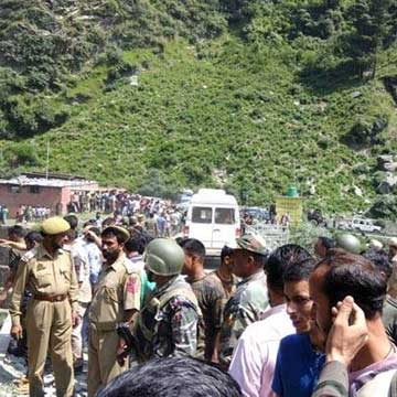 Amarnath Yatra bus falls into gorge, 16 pilgrims killed, 30 injured 
