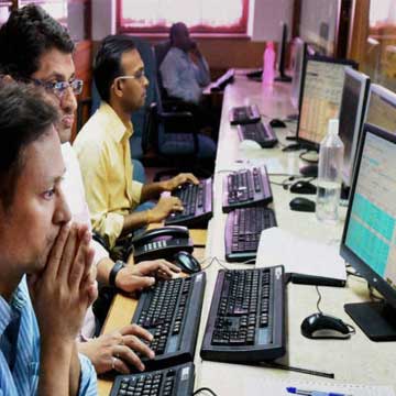 Nifty off early high after hitting 10,000; banks lead, IT & pharma dip