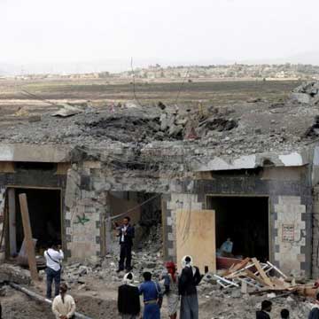 Air strikes kill at least 35 in Yemen