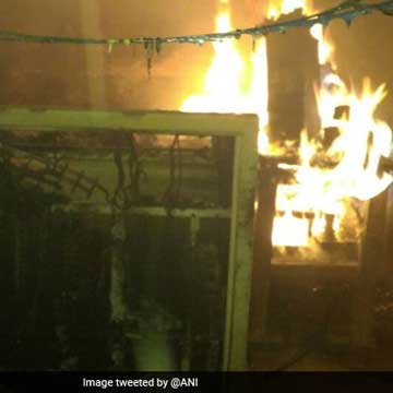 Naxals burnt down Masudan railway station, abduct 2 with assistant station master; threatens to kill