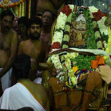 Kanchi Kamakoti Peetham seer Jayendra Saraswathi passes away: Kovind, Modi pay rich tributes 