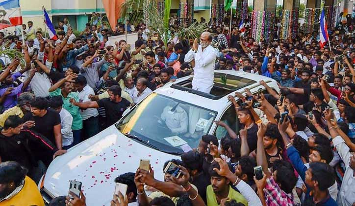 'There is a vacuum in Tamil Nadu politics, so i will take throne vacated by Jayalalithaa and Kalaignar', says Rajinikanth