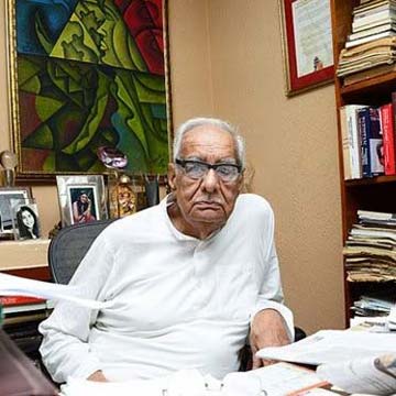 Senior journalist Kuldeep Nayar dies at the age of 95; President, PM pay tributes