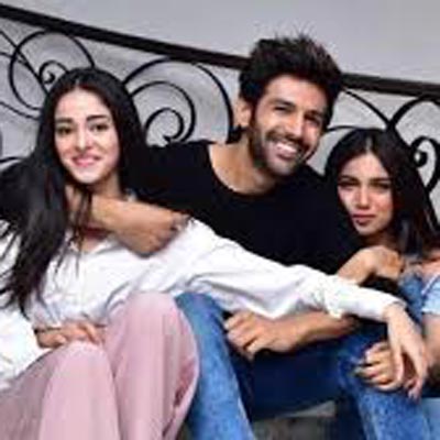Pati Patni Aur Woh: Kartik Aaryan Looks Like An 'Ideal' Husband 
