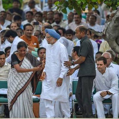 Niramala Sitharaman And Manmohan Singh Former Prime Minister Spar Over Condition Of Indian Economy