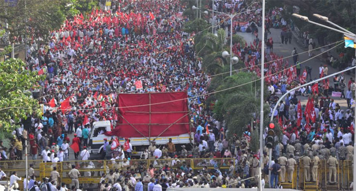 Farmers protest: Farmer Dies During Protest, Says Police; Internet Cut Off and Routes are Closed In Parts Of Delhi