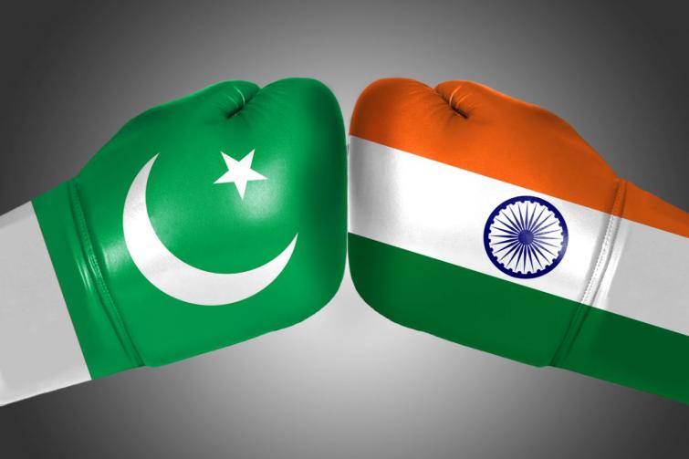 India releases two Pakistani nationals