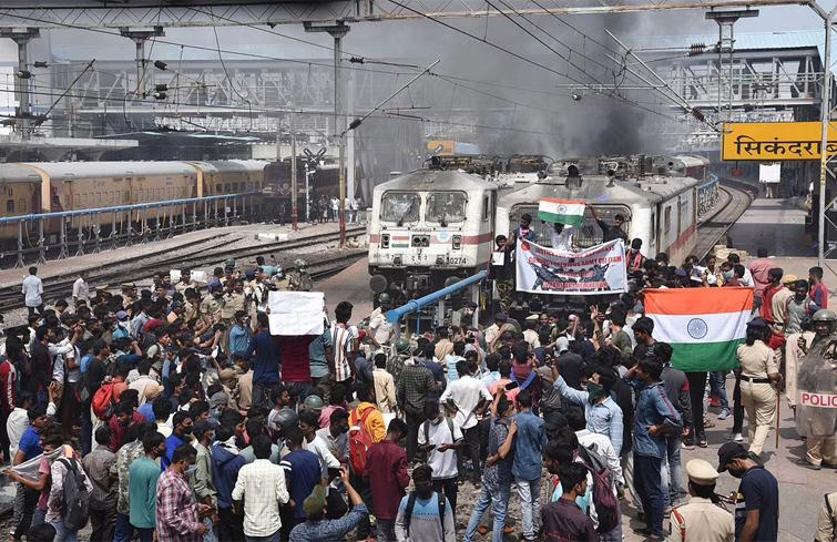 'Agnipath' Protests spread in 8 state: Centre announces age relaxation, 10% quota in CAPFs and Assam Rifles 