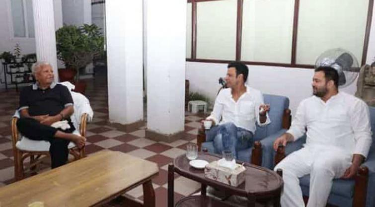 Actor Manoj Bajpayee meets Lalu Prasad Yadav, Tejashwi Yadav quipps