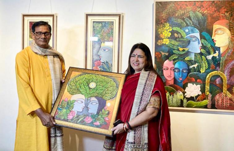 Delhi's IHC Hosts Gajendra Sahu's Solo Art Exhibition, showcases 45 Years of Creative Excellence