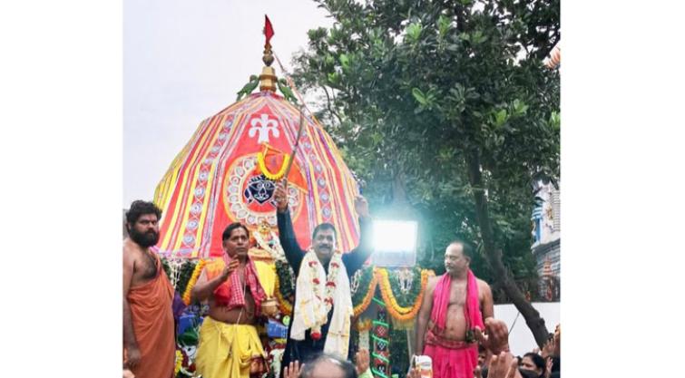 Vizag Jagannath Temple Celebrates Car Festival 