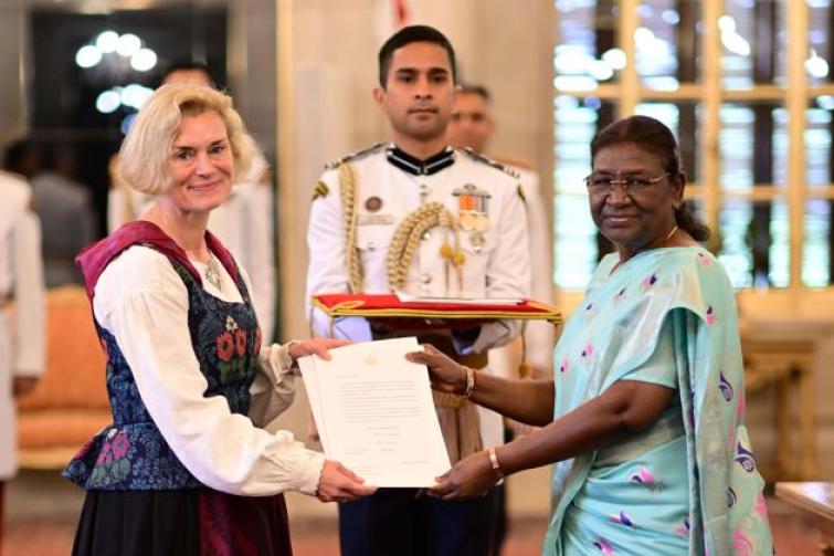 Envoys of four nations present credentials to President of India