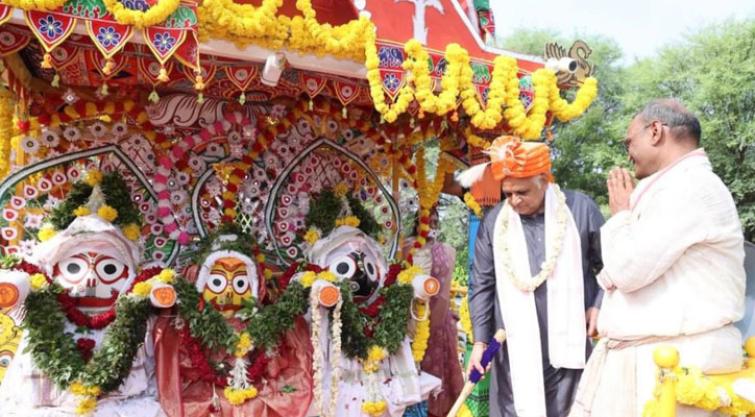 Gujarat's Adalaj Jagannath Temple Hosts Car Festival