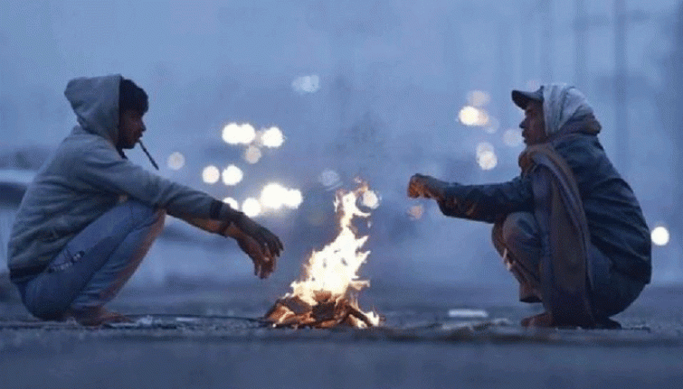 Delhi-NCR wakes up to light rains amid chilling cold wave conditions 